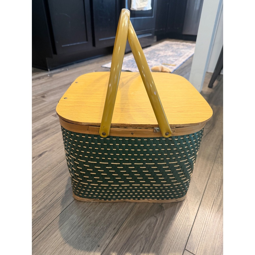 Vintage Redmon Red-Man Green Woven Pie Basket Mid Century Picnic Carrier Riser
